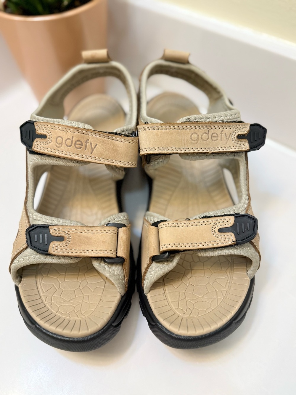 Gravity Defyer Men's Leather Hook & Loop Adjustable Sandals Beige US 8